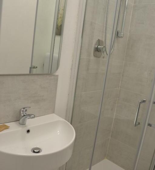 اتاق استاندارد یک نفره, Albergo Del Pozzo