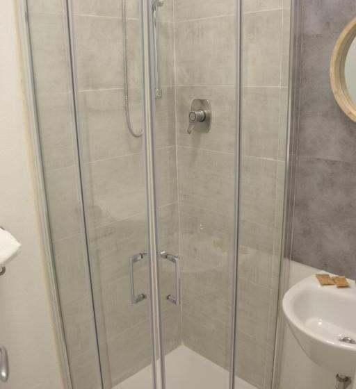 اتاق استاندارد یک نفره, Albergo Del Pozzo