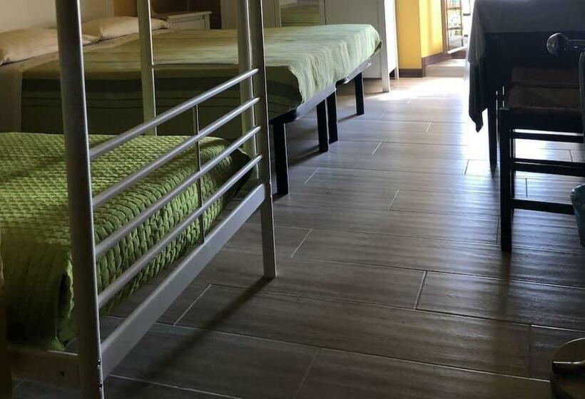 غرفة قياسية مزوَّدة بشُرفة, Albergo Ristorante Monte Piella