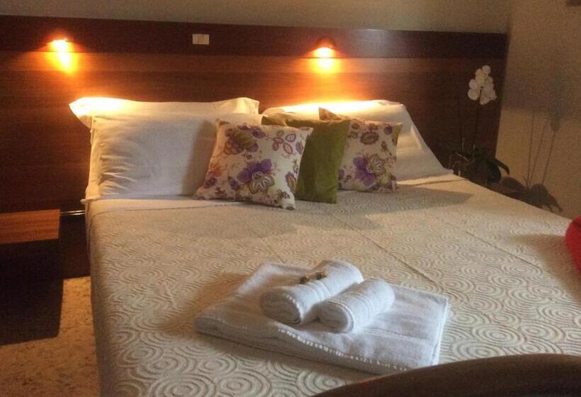 Номер Стандарт Вид на Озеро, Albergo Trattoria Fioravante