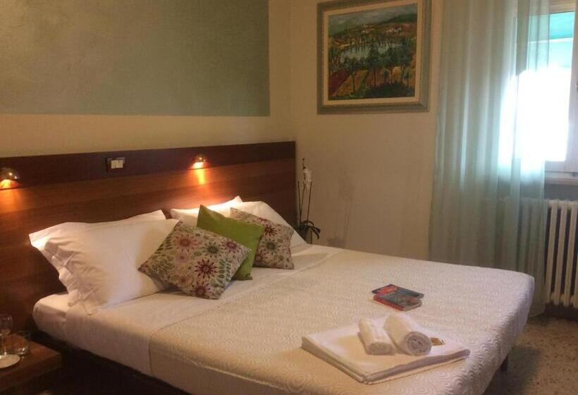 Номер Стандарт Вид на Озеро, Albergo Trattoria Fioravante