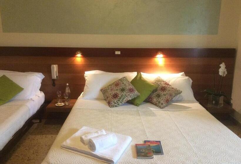 Номер Стандарт Вид на Озеро, Albergo Trattoria Fioravante