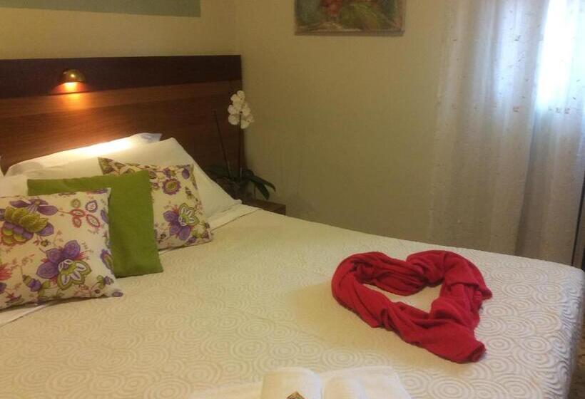 Номер Стандарт Вид на Озеро, Albergo Trattoria Fioravante