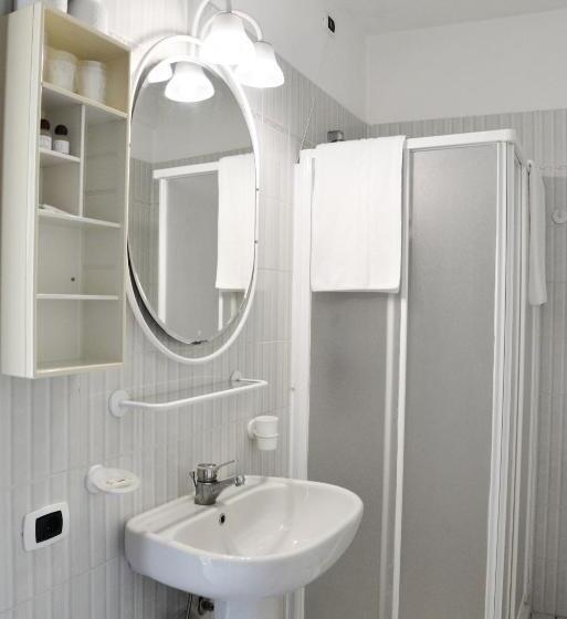 レイクビュースタンダードルーム, Briisa De Ness