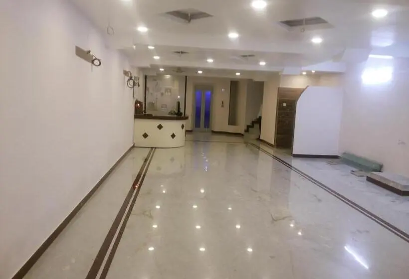 اتاق لوکس, Nambi