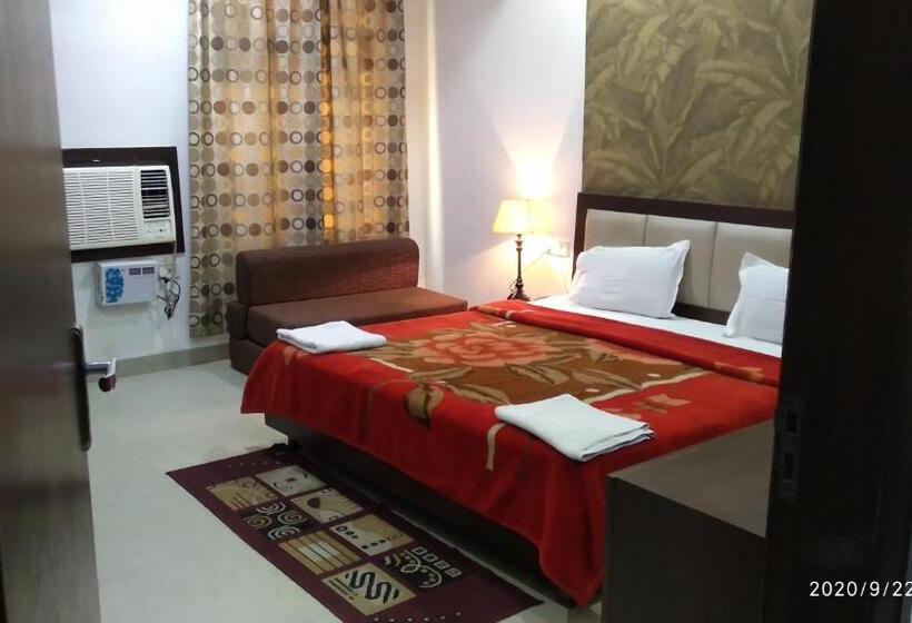 Quarto Triplo Deluxe, Popular