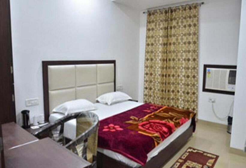 Quarto Triplo Deluxe, Popular