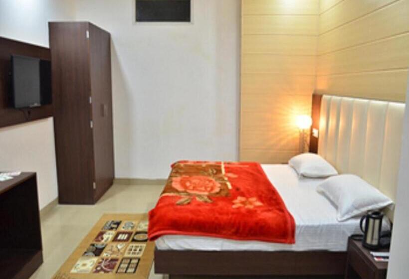 Quarto Triplo Deluxe, Popular