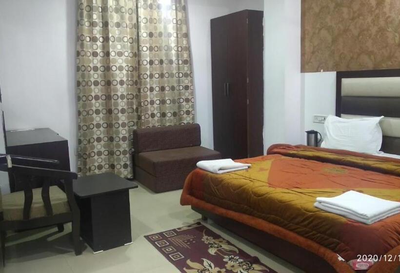 Quarto Triplo Deluxe, Popular