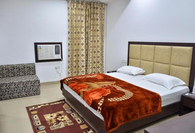 Quarto Triplo Deluxe, Popular