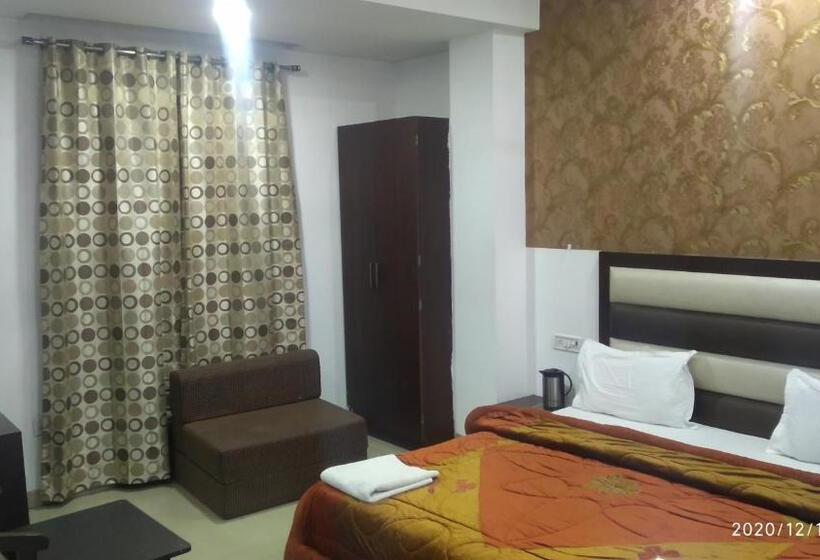 Quarto Triplo Deluxe, Popular