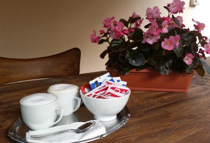 带1个卧室的带阳台的公寓, La Lacia