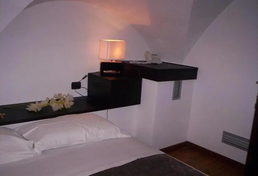 Economy-huone, Suite&b