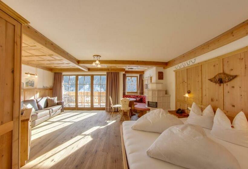 Superior suite with balcony, Dorfhotel Beludei