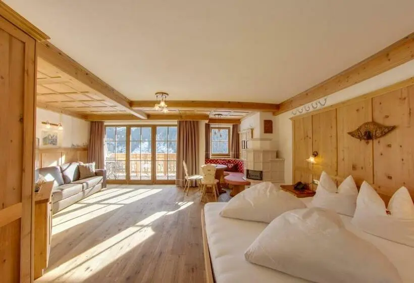 Superior suite with balcony, Dorfhotel Beludei