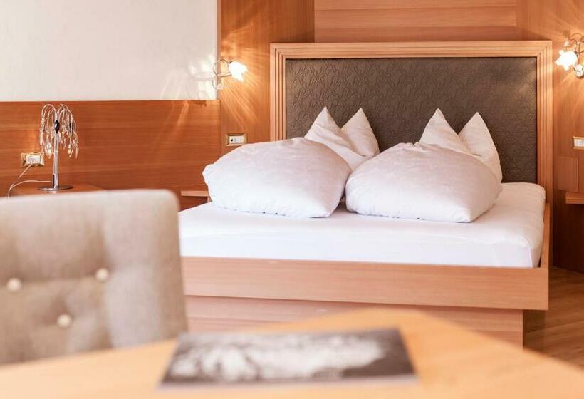 Superior suite with balcony, Dorfhotel Beludei