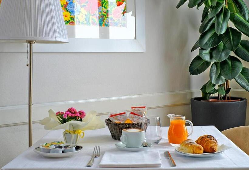 اتاق استاندارد چهار تخته, Locanda Al Santuario