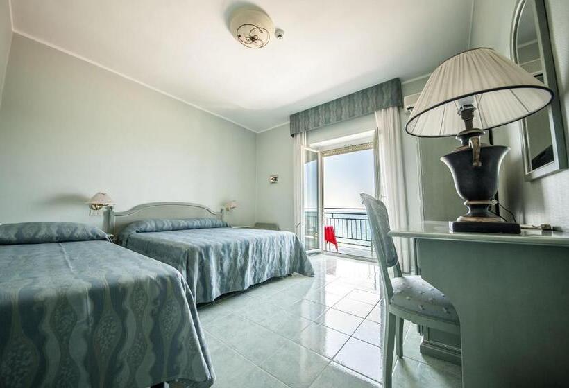 Номер Стандарт Трехместный, Murano