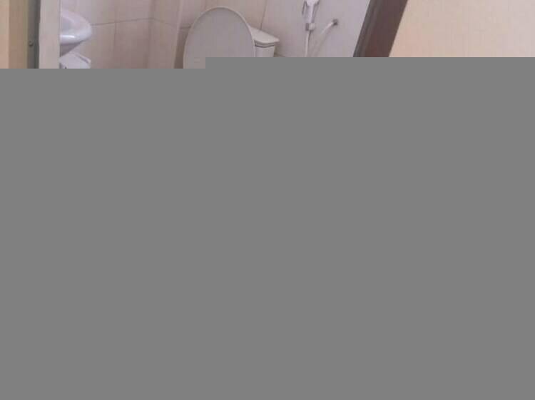 اتاق اکونومی, Rich