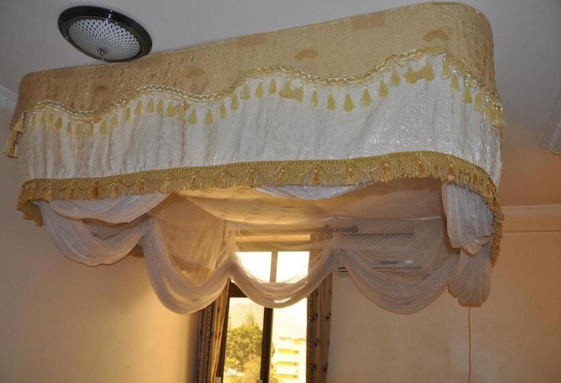 اتاق لوکس, Rich