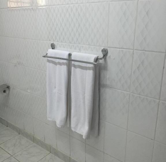 اتاق اکونومی یک تخته, Rich