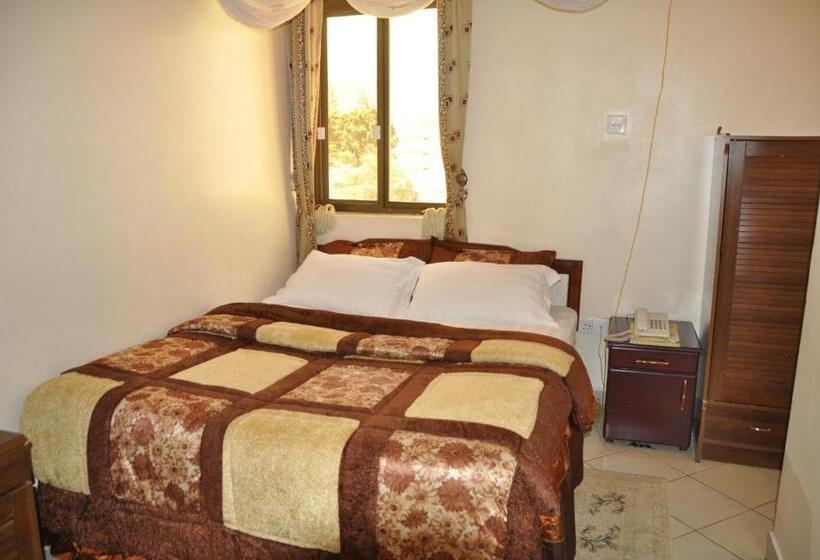 اتاق اکونومی, Rich