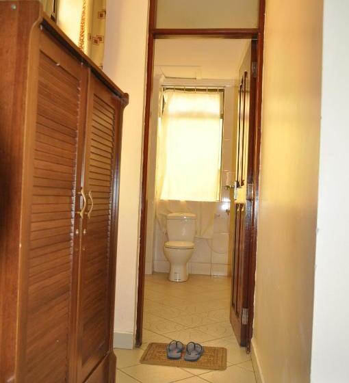 اتاق اکونومی, Rich