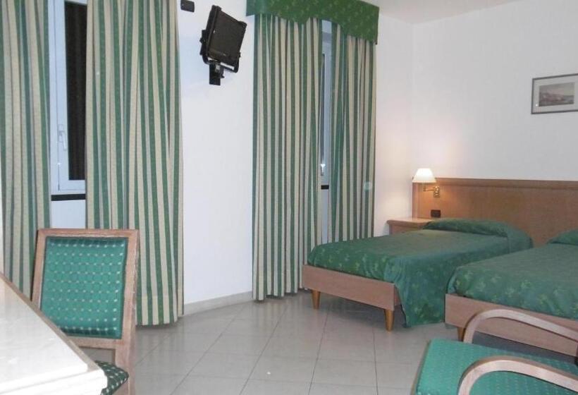 Четырехместный Номер Классик, Riviera