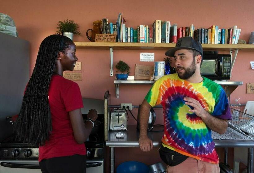 تختخواب در اتاق مشترک, Casa Santurce