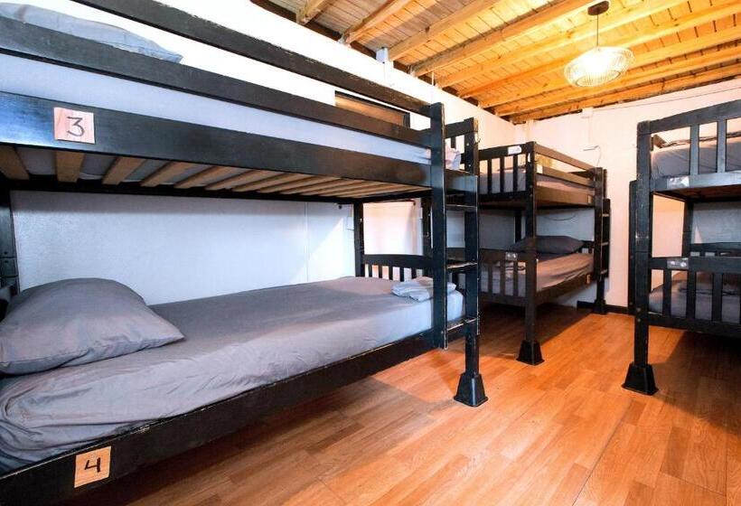 تختخواب در اتاق مشترک, Casa Santurce