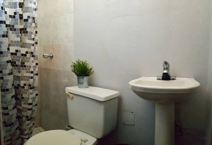 تختخواب در اتاق مشترک, Casa Santurce
