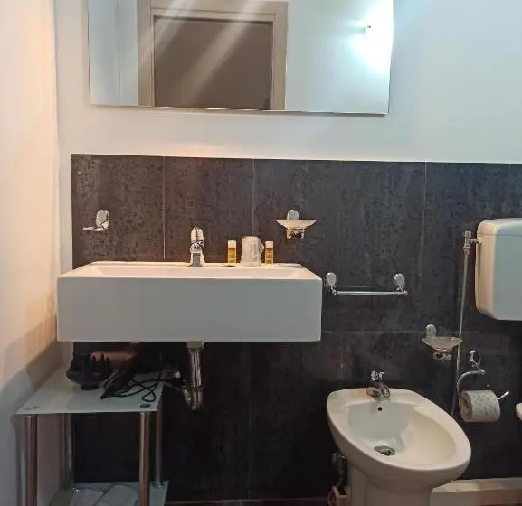 エコノミー４人部屋, B&b Torrefano