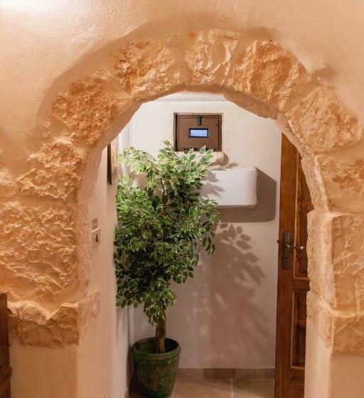 شقة غرفة واحدة, Masseria Montanaro