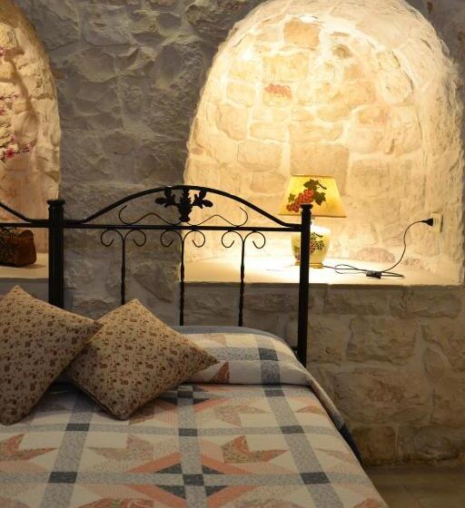 شقة غرفتين, Masseria Montanaro