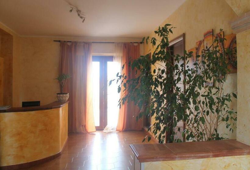 غرفة قياسية ثلاثية, Sabrina Airport