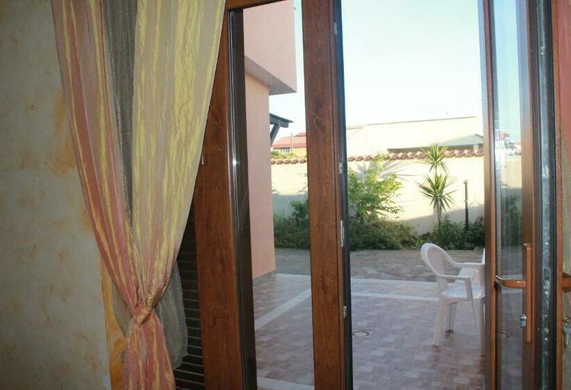 غرفة قياسية ثلاثية, Sabrina Airport