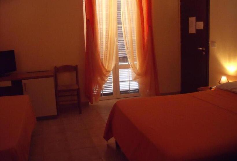 غرفة قياسية ثلاثية, Sabrina Airport