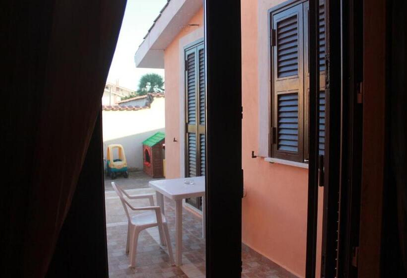 غرفة قياسية, Sabrina Airport