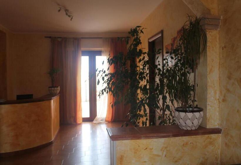 غرفة قياسية رباعية, Sabrina Airport