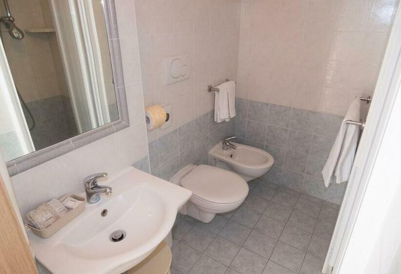 带阳台标准四人间, Cormoran Riccione