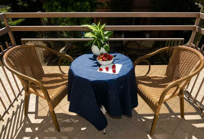 带阳台标准四人间, Cormoran Riccione