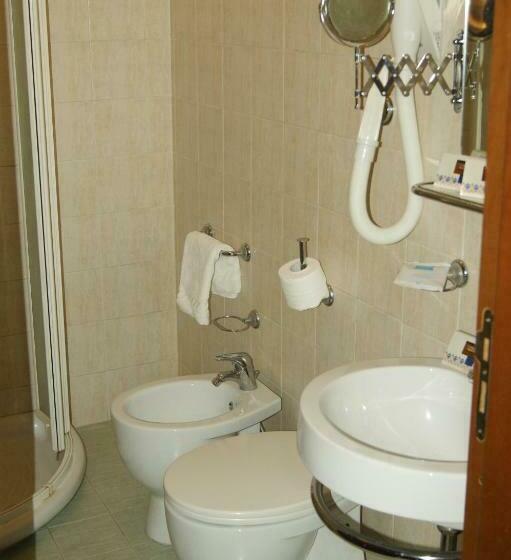 Номер Стандарт Трехместный, Elio