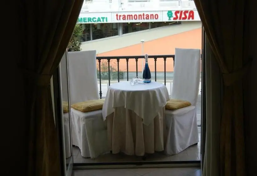 スタンダード４人部屋, Elio