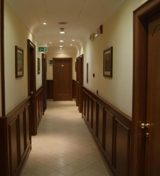 Номер Deluxe, Elio