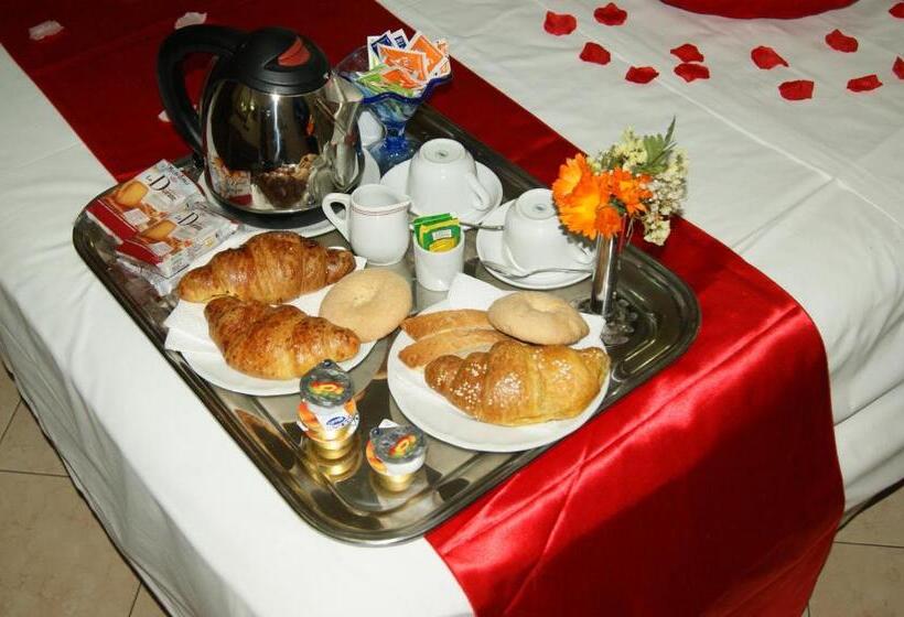 Номер Deluxe, Elio