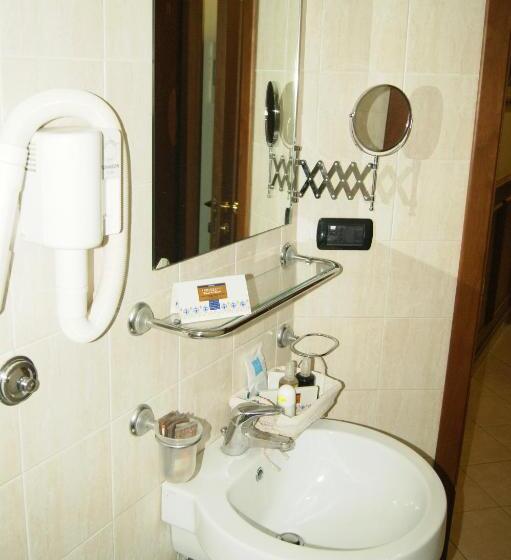 Номер Deluxe, Elio