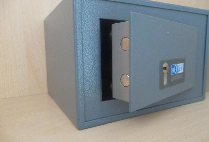 غرفة قياسية مزوَّدة بشُرفة, Quattropalme