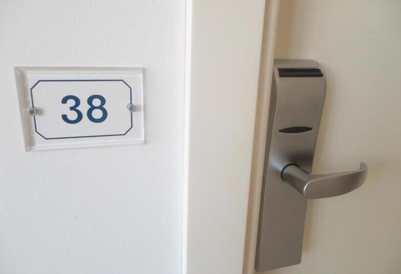 غرفة قياسية ثلاثية, Quattropalme