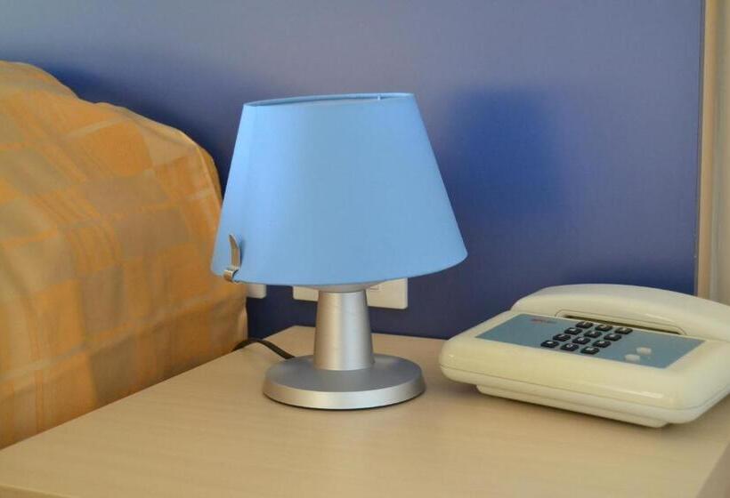 غرفة قياسية ثلاثية مزودة بشرفة, Quattropalme