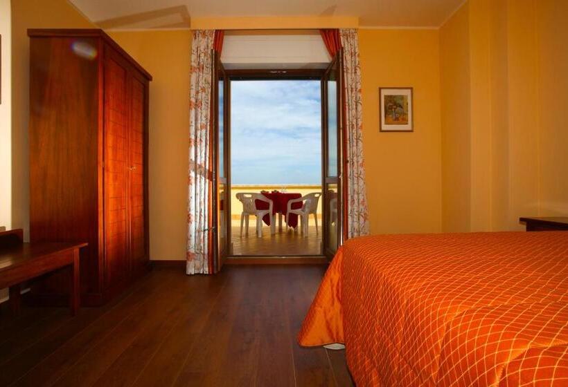 غرفة قياسية مطلة على الجبل, Ristorante Al Duca